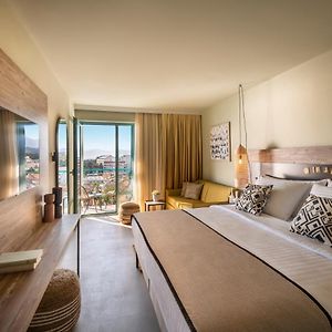 Sea side Room